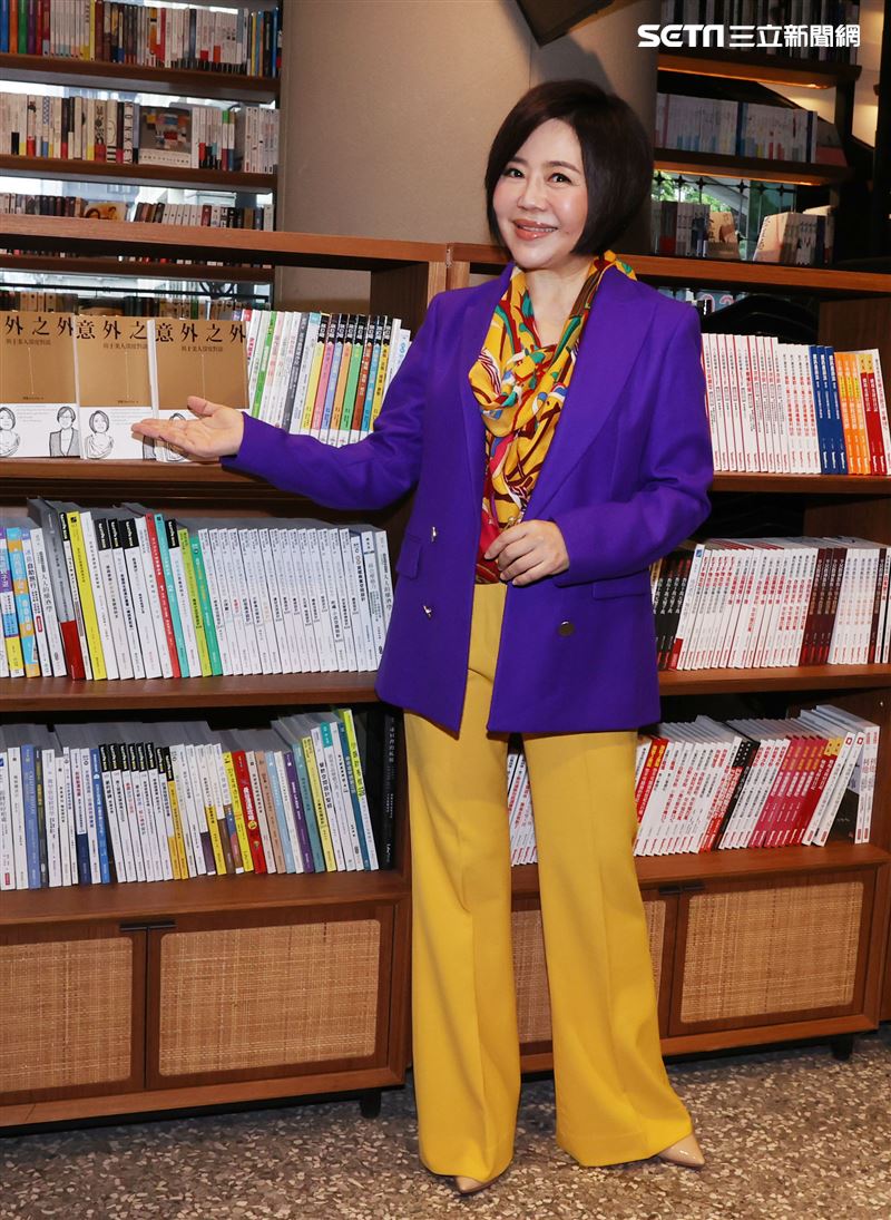 于美人「意外之外」新書發表會。（記者邱榮吉/攝影）