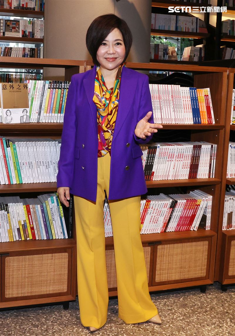 于美人「意外之外」新書發表會。（記者邱榮吉/攝影）