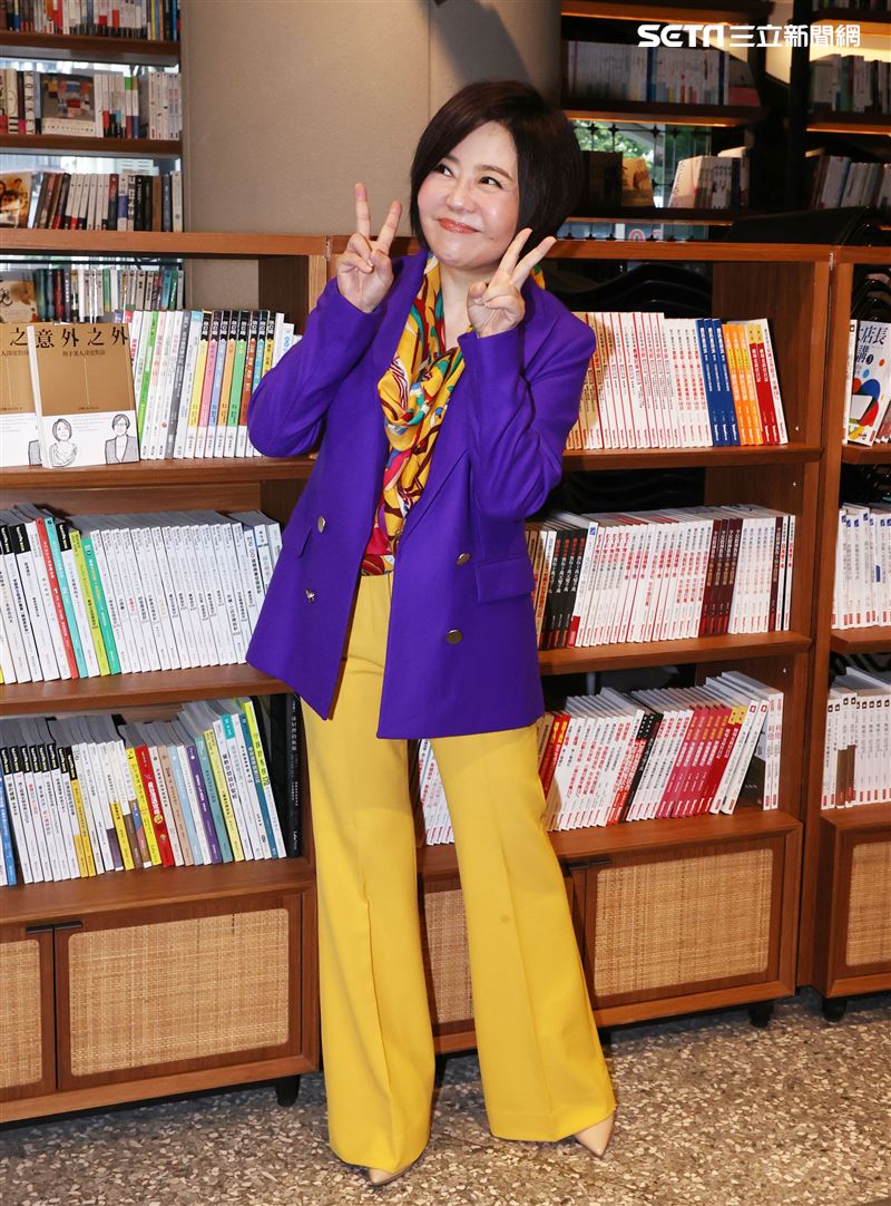 于美人「意外之外」新書發表會。（記者邱榮吉/攝影）