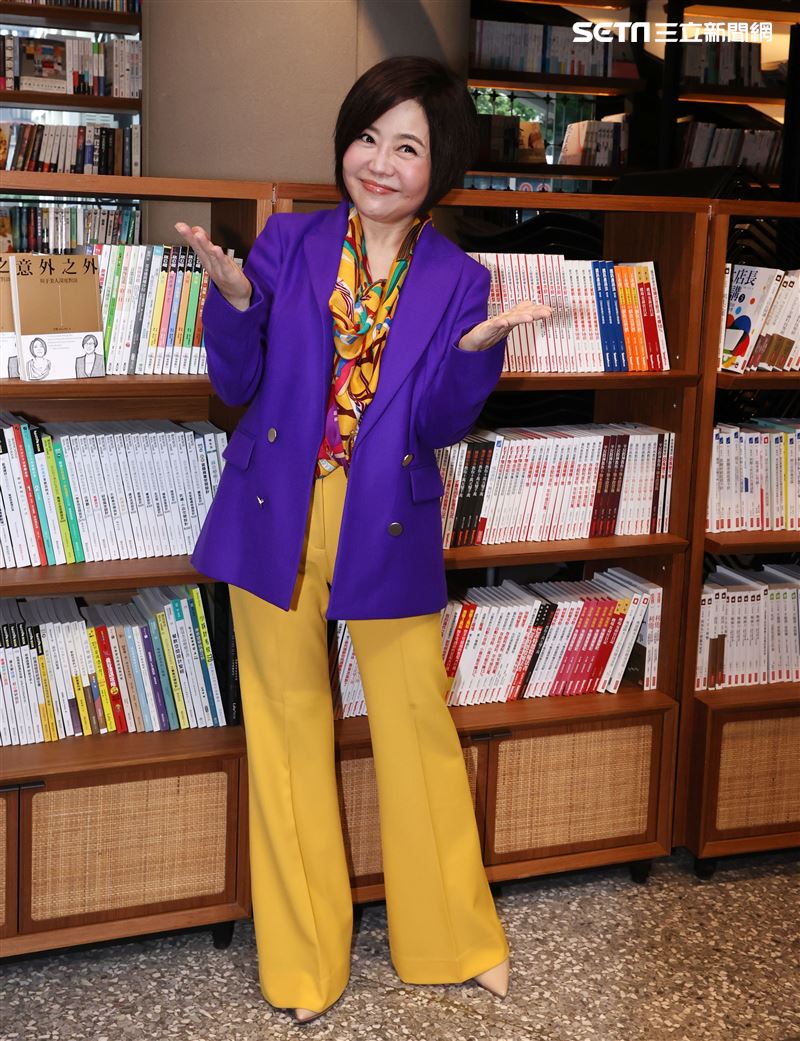 于美人「意外之外」新書發表會。（記者邱榮吉/攝影）