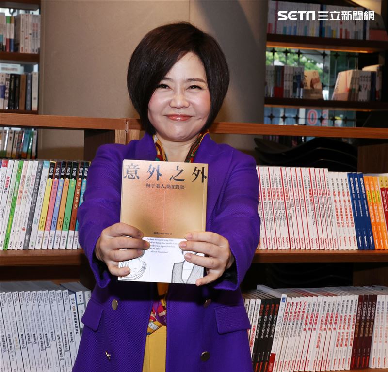 于美人「意外之外」新書發表會。（記者邱榮吉/攝影）