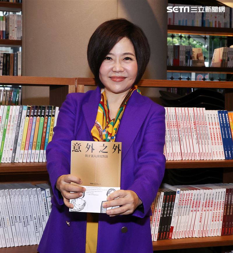 于美人「意外之外」新書發表會。（記者邱榮吉/攝影）