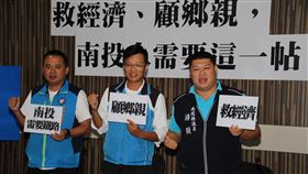 提升南投大眾運輸　議員盼增軌道建設南投縣議員黃世芳（左起）、張嘉哲、游顥19日召開記者會，希望中央落實台中捷運延伸中興新村的計畫，搭配以觀光為導向的台鐵集集支線擴充運量，達到實質運輸功能，若政府評估後要興建高鐵南投站，也是樂觀其成。中央社記者蕭博陽南投縣攝　109年10月19日