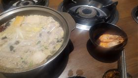 吃鍋拒點玉米給女友　理由曝他大方送（圖／翻攝自爆廢公社二館臉書）