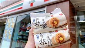 小七開賣台北人氣夯早餐「阜杭豆漿飯糰」。（圖／業者提供）