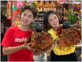 龍安宮虎爺與主持人（圖／寶島神很大）