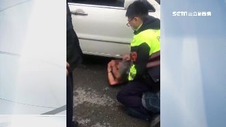 贓車賊衝撞警車　警噴辣椒水逮人