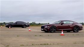 ▲勞斯萊斯Wraith Black Badge VS賓利Continental GT（圖／翻攝自Carwow Youtube）