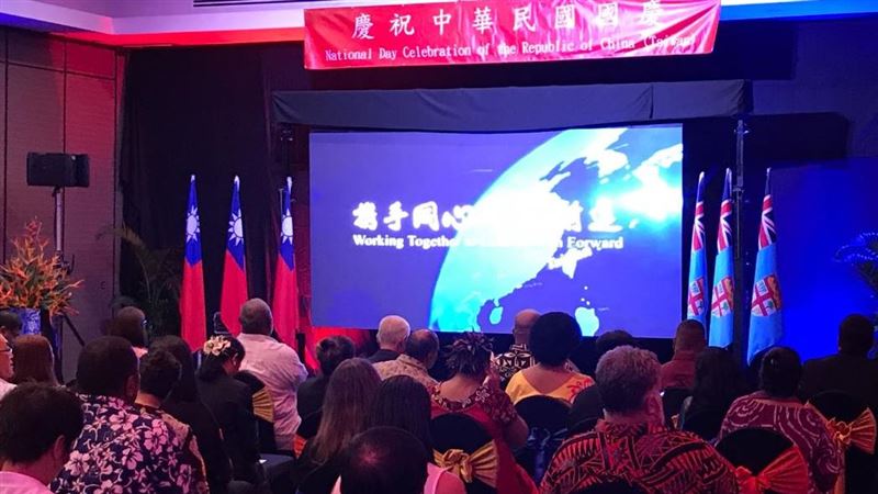 中國外交官打人　台灣基進一箭刺中共