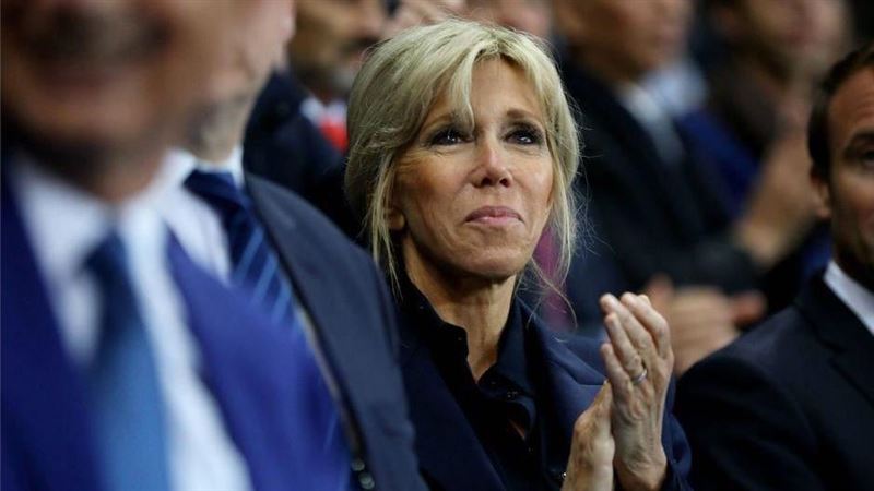 法國第一夫人碧姬因長期遭網路誣指「實為男性」而身心受創。（圖／翻攝自推特）