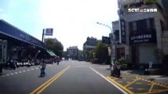 馬路遊戲場？母子1人騎1台路上亂竄