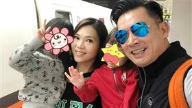 伊正/老婆鄒琳跟兩個女兒/臉書