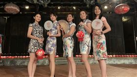 夜探霧峰林家換穿古裝。（圖／記者陳宜加攝影）