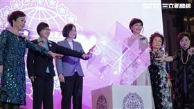 蔡英文出席世界華人工商婦女企管協會「2020世界年會開幕典禮」。（圖／總統府提供）