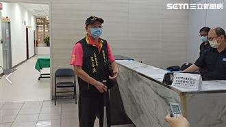 新北里長帶球棒闖疾管署　嗆給我疫苗