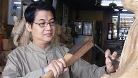 木雕工藝師陳啟村獲國家工藝成就獎台灣工藝研究發展中心20日公布第14屆「國家工藝成就獎」得主，由木雕工藝師陳啟村獲獎。（台灣工藝研究發展中心提供）中央社記者鄭景雯傳真  109年10月20日