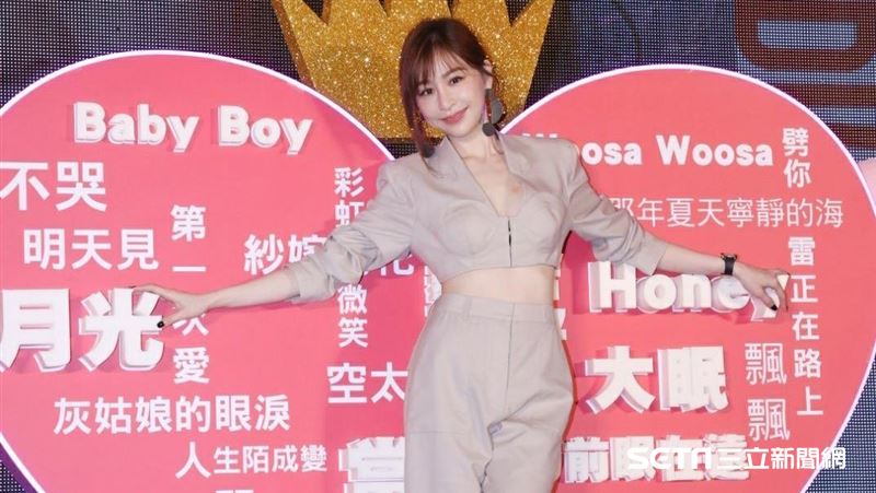 王心凌辣露事業線　首談緋聞認想結婚