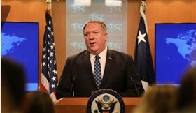 美國19日將兩名中國人和6家中國實體列入黑名單，因為他們和伊朗伊斯蘭共和國航運公司（IRISL）交易。國務卿蓬佩奧（圖）說：「如果你和IRISL做生意，就有被美國制裁的風險。」（中央社檔案照片）