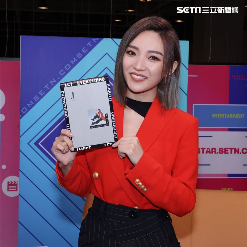 閻奕格安安大明星(唱片宣傳) 。（記者邱榮吉/攝影）