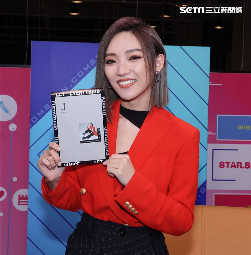 閻奕格安安大明星(唱片宣傳) 。（記者邱榮吉/攝影）