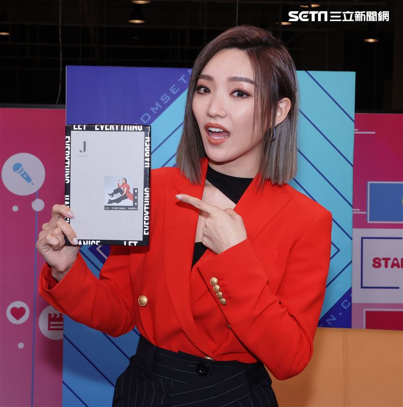 閻奕格安安大明星(唱片宣傳) 。（記者邱榮吉/攝影）