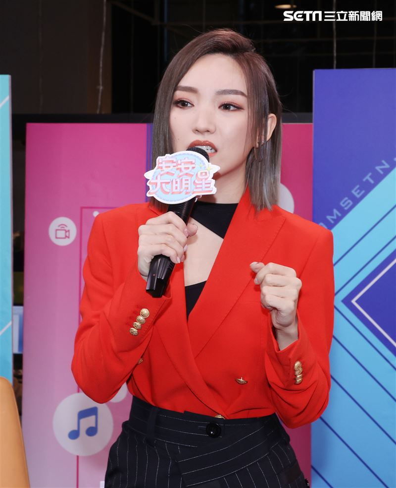 閻奕格安安大明星(唱片宣傳) 。（記者邱榮吉/攝影）