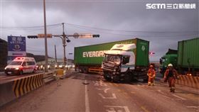 聯結車,灑水車,受困,林口,翻攝畫面