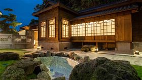 基隆古蹟要塞司令官邸　10/31夜間限定開放基隆市定古蹟要塞司令官邸及要塞司令部校官眷舍將在31日舉辦「沙灣星夜」，夜間限定開放民眾參觀，當天將以露天電影院方式，播放2棟古蹟建築的紀錄片，讓民眾了解過去修復歷程與困難。（基隆市文化局提供）中央社記者沈如峰基隆傳真　109年10月20日