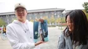 ▲西安大學裡的起床社團。（圖／翻攝自微博）