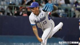 ▲富邦悍將終結者陳鴻文守住球隊2分領先。（圖／記者劉彥池攝影）