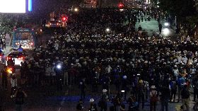 上千泰國民眾遊行要總理下台