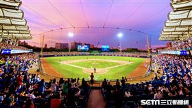 新莊棒球場5200人滿場。（資料圖／記者王怡翔攝影）