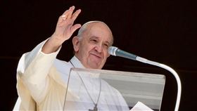 天主教教宗方濟各表示同性戀者應受「伴侶關係」（civil union）法保護，這是他7年前獲選教宗迄今對同志權利做出最清楚明確的表態。（圖／翻攝自教宗方濟各IG網頁instagram.com/franciscus）
