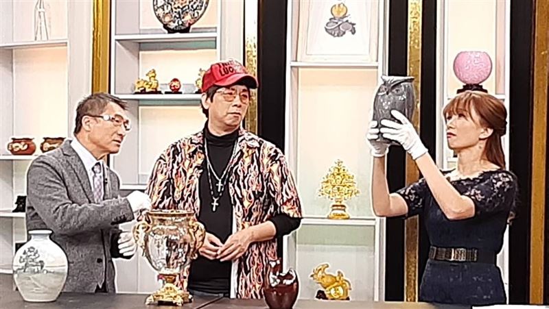 曹西平怒摔寶物暴走　主持人被嚇哭