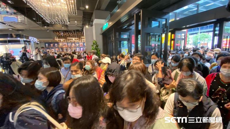 信義新光三越周慶　首日業績衝十億