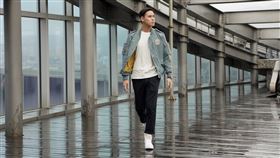 星宇迷不斷敲碗的飛行夾克強勢登場！類似正式飛行夾克規格。（圖／星宇航空提供）