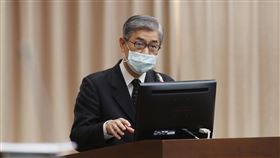 金管會看房市  黃天牧：資產品質穩健低利時代來臨，大量資金流向房市，導致近期房價高漲，國民黨立委曾銘宗22日質詢「目前是不是打房時機？」金管會主委黃天牧（圖）回答，國發會日前已邀集相關部會討論，但就金管會關切部分，目前金融業房貸相關資產品質相對良好。中央社記者裴禛攝  109年10月22日