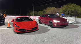 ▲特斯拉Model S Performance對決法拉利F8 Tributo（圖／翻攝自DragTimes Youtube）