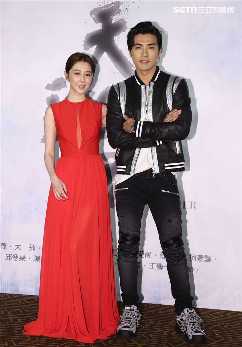 「天巡者」演員賀軍翔、邵雨薇出席首映會。（記者邱榮吉/攝影）