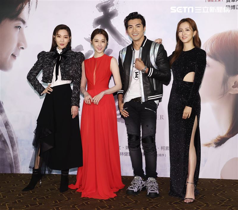 「天巡者」演員賀軍翔、邵雨薇、周曉涵、曾莞婷出席首映會。（記者邱榮吉/攝影）