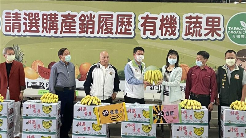 挺蕉農！議員贈三蘆學童6噸香蕉