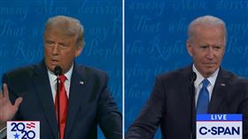 美國總統川普（左）22日在辯論會上對民主黨對手拜登（右）的個人財務做出一連串指控，拜登則拿川普在中國有未公開的銀行帳戶的報導加以回擊。（圖／翻攝自C-SPAN YouTube頻道網頁youtube.com）
