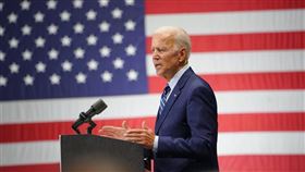 美國媒體報導，民主黨籍總統候選人拜登（圖）的弟弟吉姆和兒子韓特與一家中國企業的合資公司執行長曾談到安排與拜登會面。（圖／翻攝自facebook.com/joebiden）
