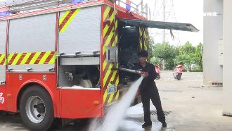 消防車檢驗　洩光4噸「救災水」惹議
