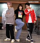 徐若瑄「V Live音樂分享會」攜手師兄熊仔、Shawn楊尚融練團唱跳嗨翻。（記者邱榮吉/攝影） 