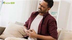 名家專用／NOW健康／很多人不曉得「胃食道逆流」也可能引起耳鳴，主要是因為胃酸或氣體跑到食道裡，容易引起喉嚨紅腫發炎，刺激耳咽管所致。(勿用)