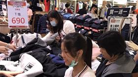 超狂周年慶！免稅店GoreTax大砍1萬元　千人搶到爆