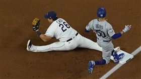 ▲崔志萬劈腿接球。（圖／美聯社／達志影像）