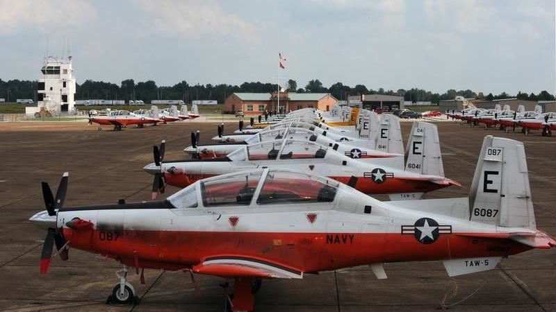 美軍教練機「撞民宅」　機上2人罹難