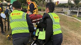 葫蘆墩公園溺水婦 送醫至今仍昏迷台中市豐原區葫蘆墩公園22日下午發生一起婦人溺水案，消防局24日表示，婦人當下一度無生命跡象，送醫搶救，目前仍呈昏迷狀態，在加護病房觀察中。（台中市消防局提供）中央社記者郝雪卿傳真  109年10月24日